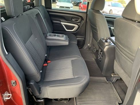 Used 2019 Nissan Titan SV w/ SV Convenience Package image 38