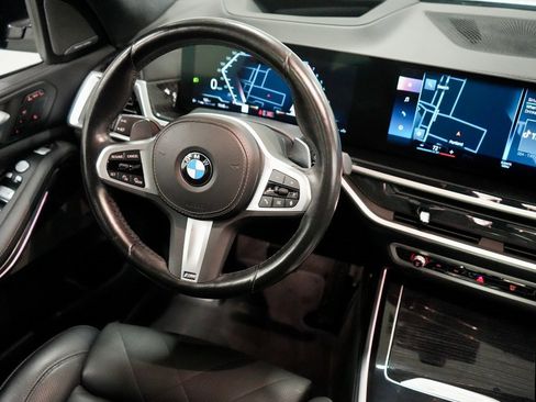 Used 2023 BMW X7 xDrive40i w/ M Sport Package image 11