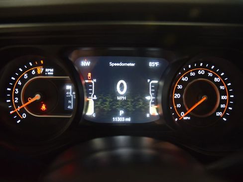 Used 2025 Jeep Gladiator Mojave AWD/4WD image 42