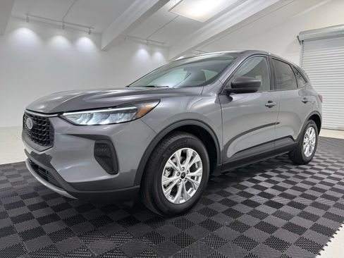 Used 2025 Ford Escape Active FWD image 3