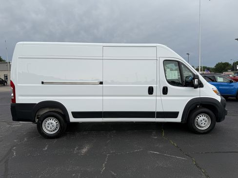 Used 2026 RAM ProMaster 2500 w/ Convenience Group FWD image 6