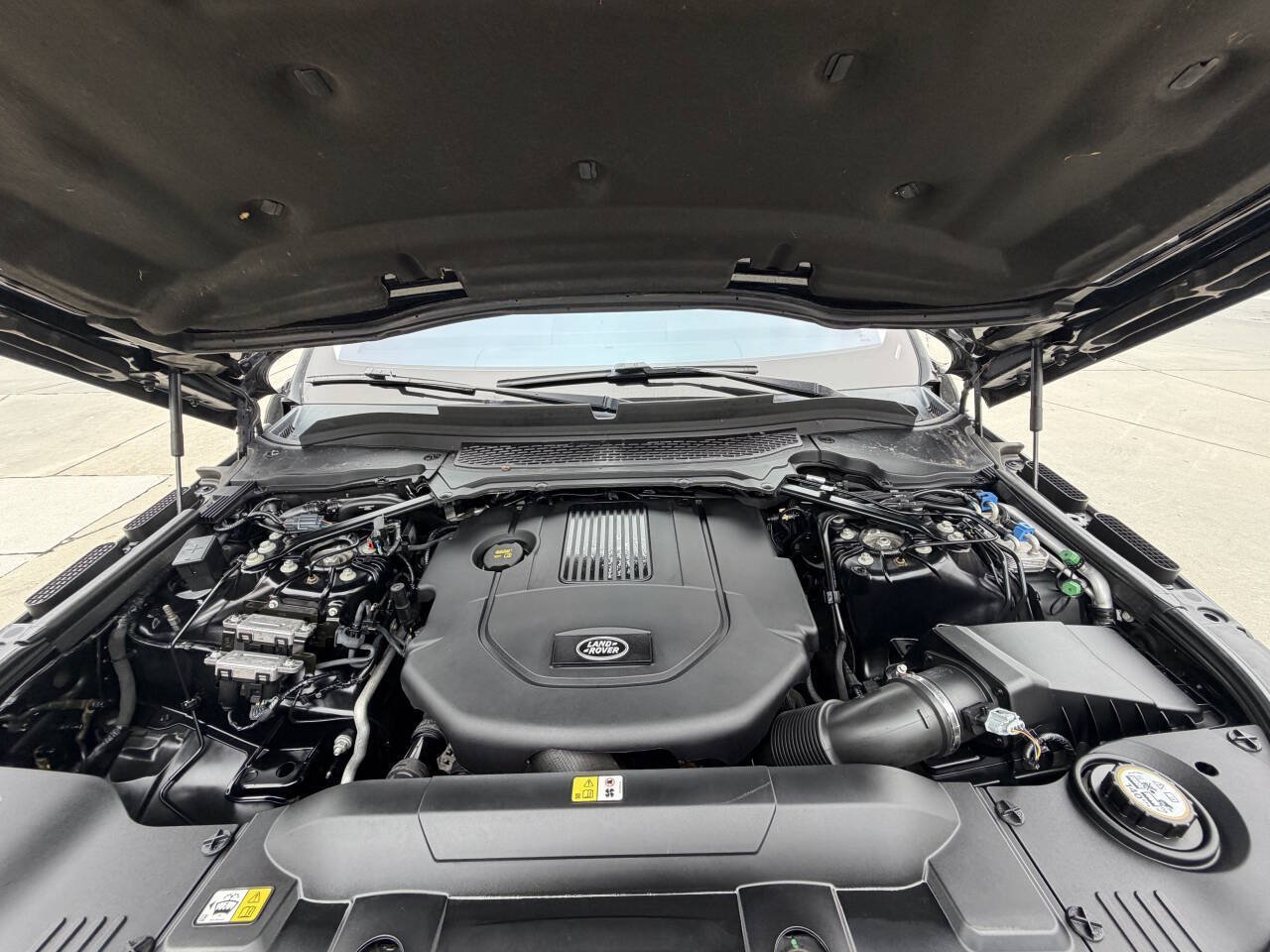 Used 2017 Land Rover Range Rover Sport SE AWD/4WD image 31