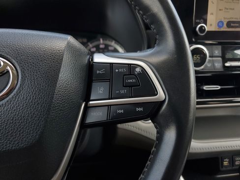Used 2023 Toyota Highlander LE FWD image 21