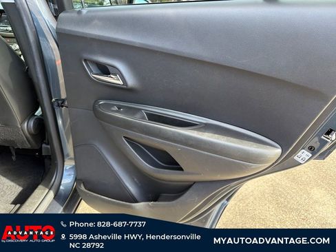 Used 2022 Chevrolet Trax LT w/ Driver Confidence Package image 31