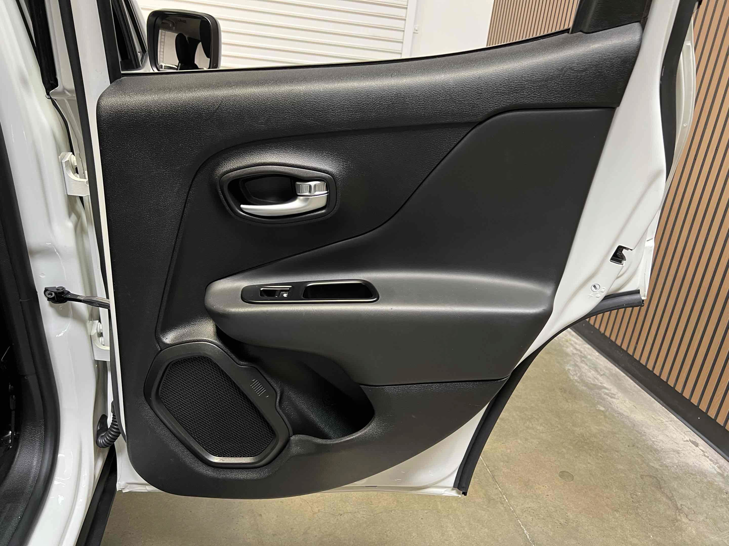 Used 2022 Jeep Renegade Latitude AWD/4WD image 65