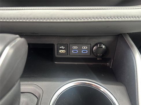 Used 2022 Toyota Highlander XLE image 19