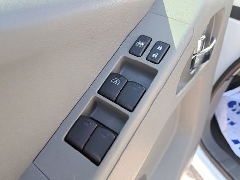 Used 2020 Nissan Frontier SV image 13