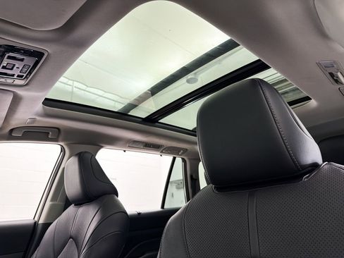 Used 2024 Toyota Grand Highlander Limited image 3