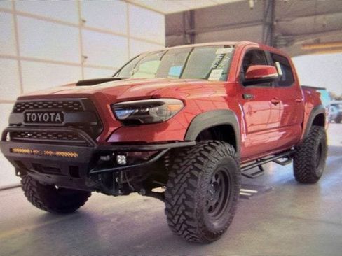 Used 2017 Toyota Tacoma TRD Pro AWD/4WD image 3
