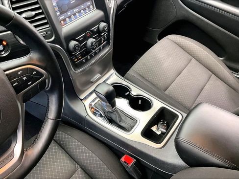 Used 2021 Jeep Grand Cherokee Laredo w/ Security & Convenience Group AWD/4WD image 14