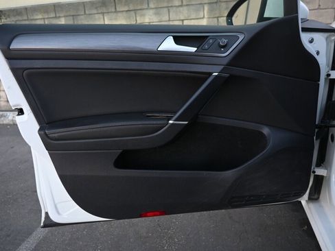 Used 2021 Volkswagen Golf 4-Door image 16