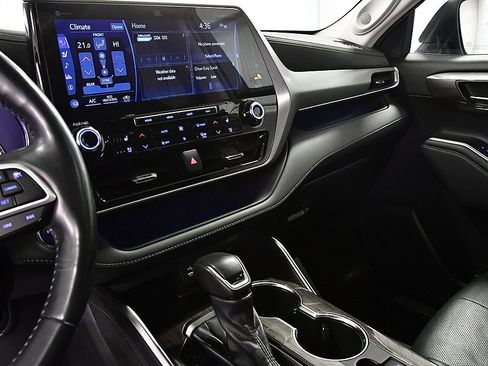 Used 2022 Toyota Highlander Platinum image 22