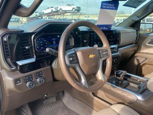 Used 2022 Chevrolet Silverado 1500 LTZ image 12