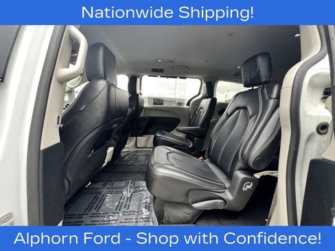 Used 2024 Chrysler Pacifica Touring-L FWD image 33