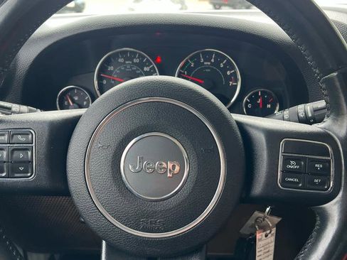 Used 2014 Jeep Wrangler Unlimited Sahara w/ Connectivity Group AWD/4WD image 22
