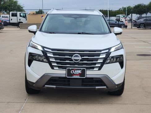 Used 2025 Nissan Rogue SL w/ Tech Package FWD image 11