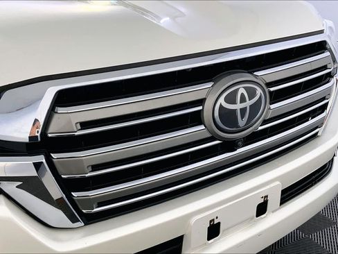 Used 2019 Toyota Land Cruiser AWD/4WD image 32