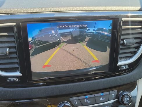 Used 2023 Chrysler Pacifica Touring-L FWD image 32