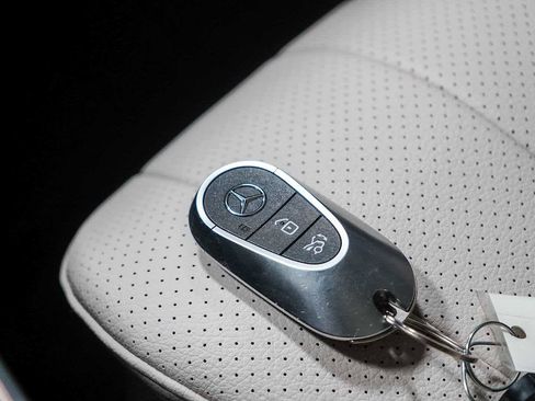 Used 2025 Mercedes-Benz E 350 Sedan image 28