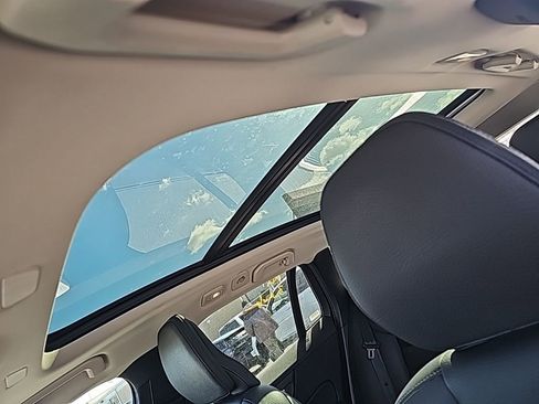 Used 2025 Volvo V60 B5 Cross Country Plus image 10