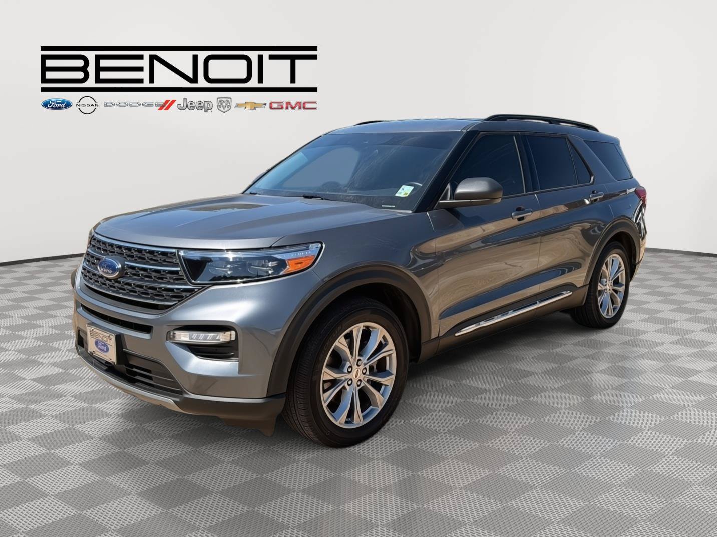 Used 2024 Ford Explorer XLT w/ Equipment Group 202A RWD image 1
