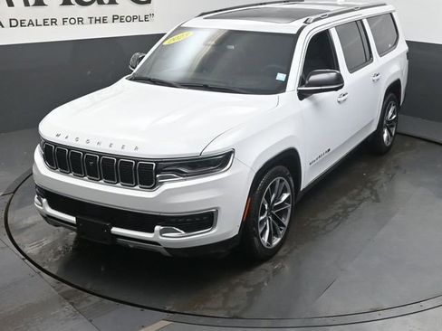 Used 2023 Jeep Wagoneer L Series III w/ Premium Group I AWD/4WD image 46