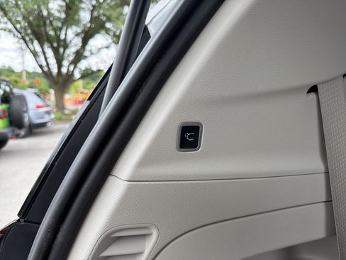 Used 2023 Chrysler Pacifica Touring-L AWD/4WD image 30