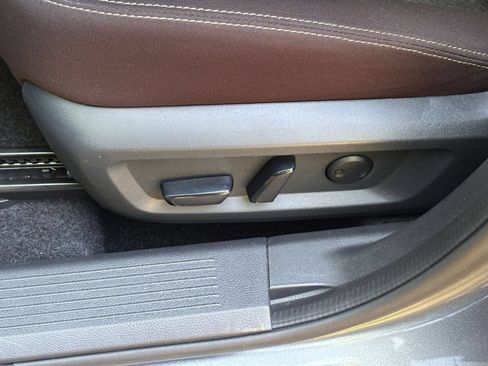 Used 2025 Nissan Rogue SV FWD image 22