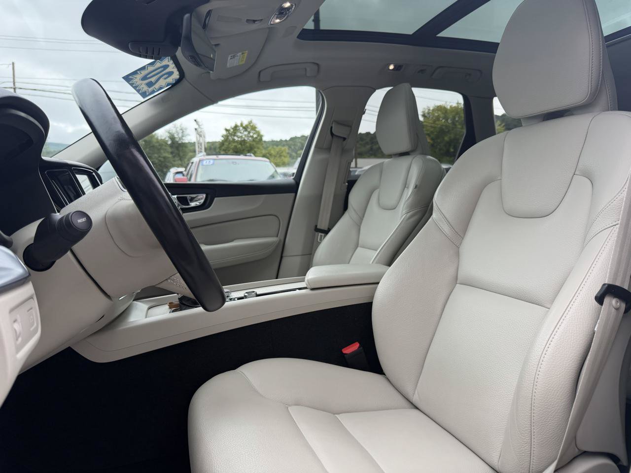 Used 2020 Volvo XC60 T5 Momentum w/ Protection Package Premier AWD/4WD image 10