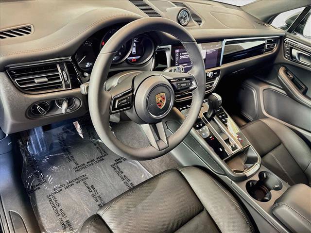 Used 2025 Porsche Macan AWD/4WD image 4