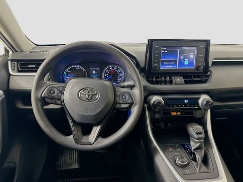 Used 2019 Toyota RAV4 LE image 17