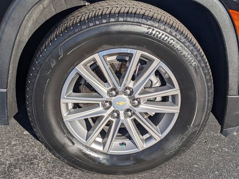 Used 2023 Chevrolet Traverse LT image 8