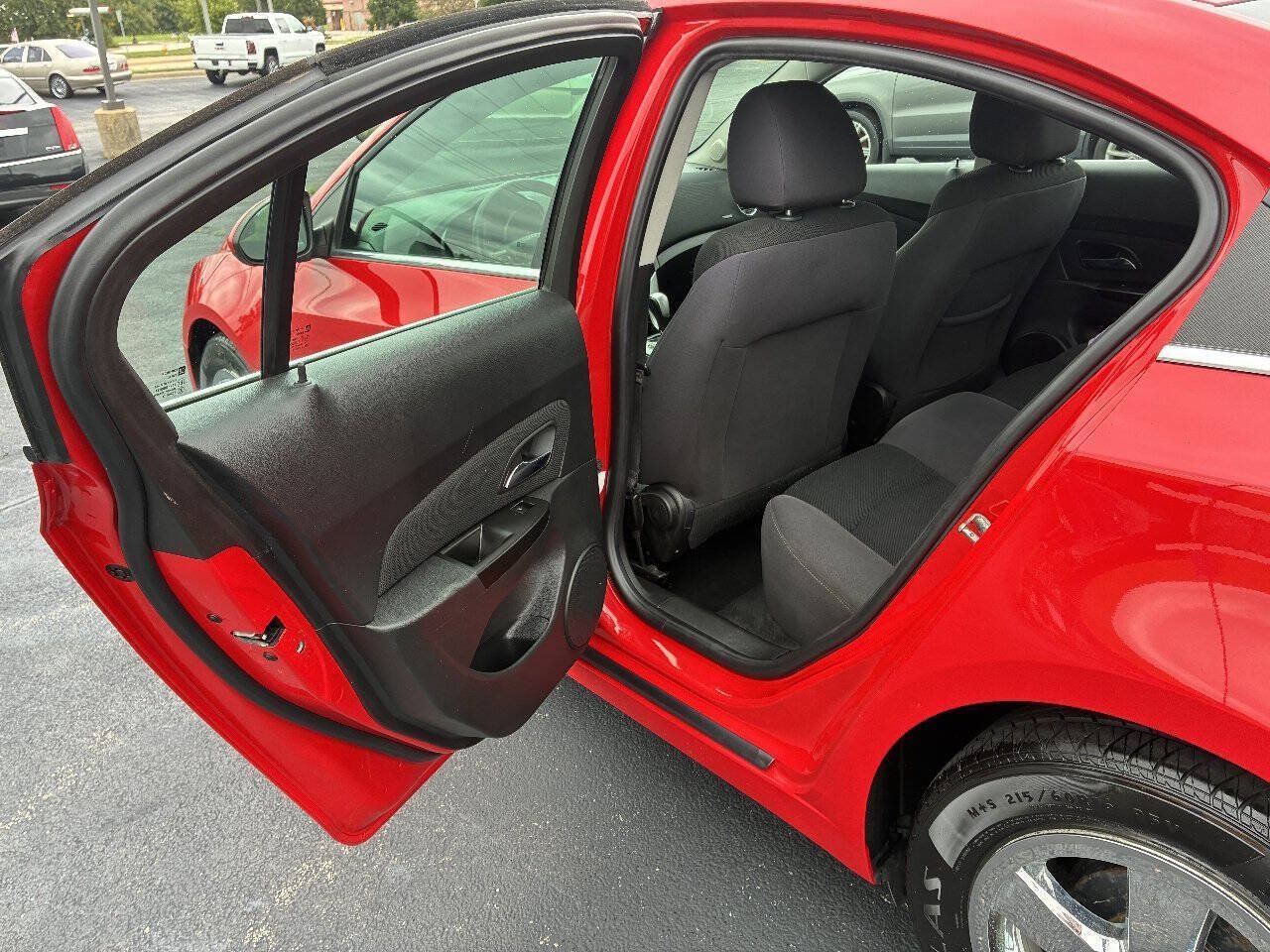 Used 2014 Chevrolet Cruze LT FWD image 18