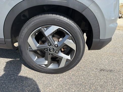 Used 2021 Hyundai Venue SEL w/ Cargo Package image 5