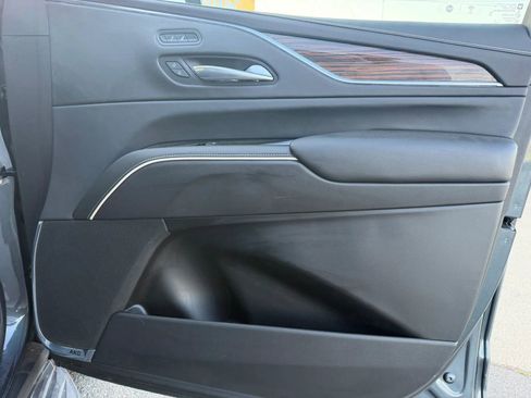 Used 2021 Cadillac Escalade Luxury RWD image 16