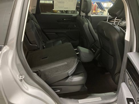 Used 2026 Lincoln Nautilus Premier w/ Equipment Group 102A image 8