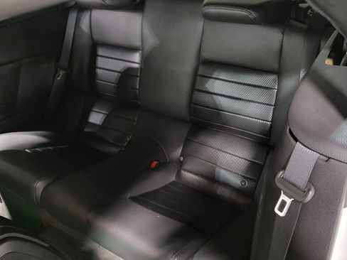 Used 2011 Ford Mustang GT Premium w/ Electronics Pkg RWD image 17
