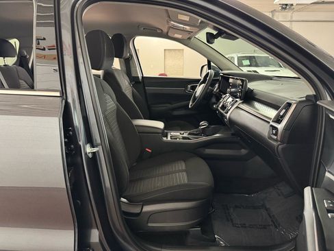 Used 2022 Kia Sorento LX image 36