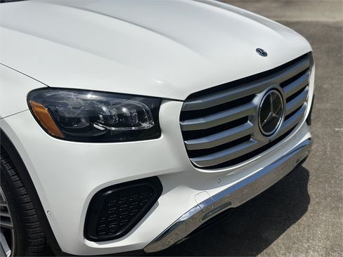 Used 2024 Mercedes-Benz GLS 450 4MATIC image 28