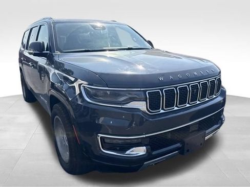 Used 2023 Jeep Wagoneer L Series III w/ Premium Group I AWD/4WD image 7