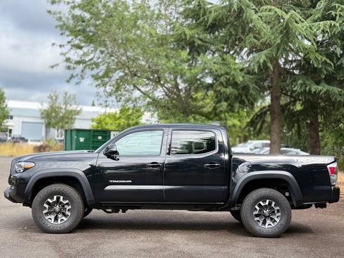 Used 2023 Toyota Tacoma TRD Off-Road w/ TRD Premium Off Road Package AWD/4WD image 2