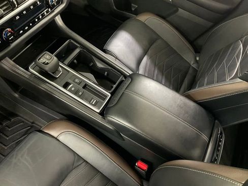 Used 2023 Nissan Pathfinder Platinum FWD image 18