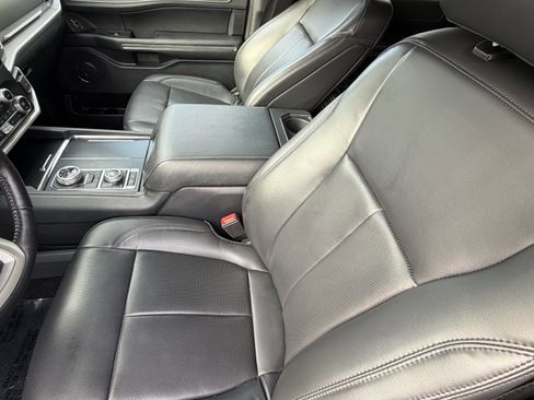 Used 2022 Ford Expedition XLT AWD/4WD image 16