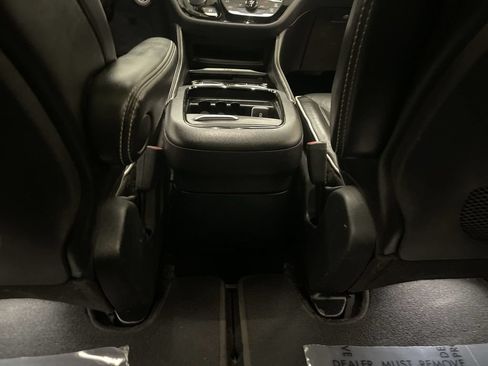 Used 2022 Chrysler Pacifica Limited w/ S Appearance Package AWD/4WD image 16