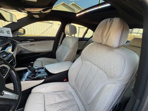 Used 2021 BMW M550i xDrive w/ Dynamic Handling Package image 17