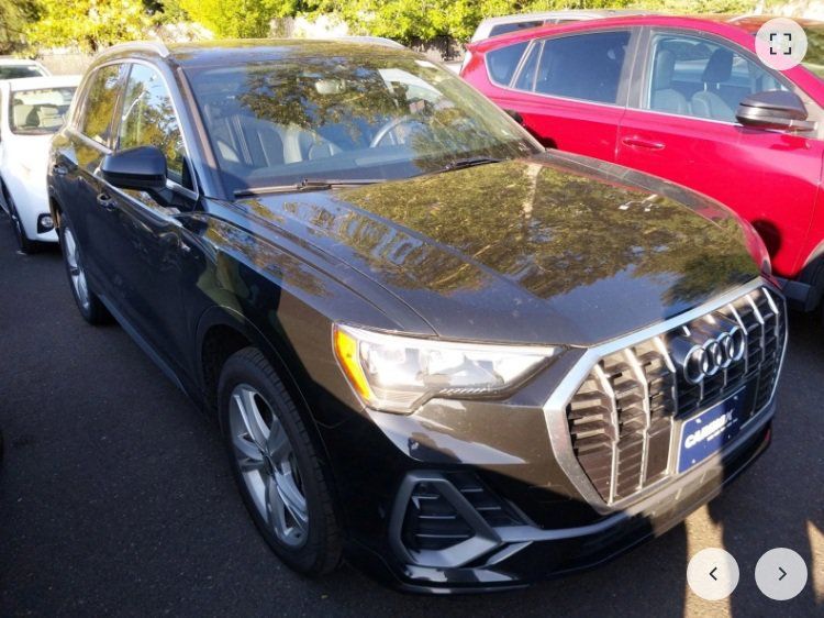 Used 2022 Audi Q3 2.0T Premium w/ Convenience Package AWD/4WD image 3