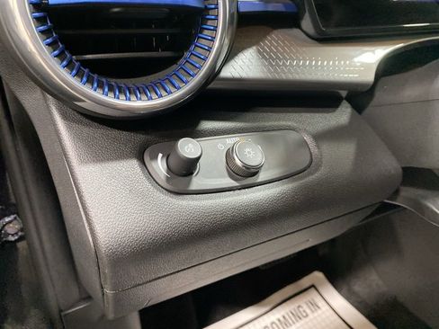 Used 2024 Chevrolet Trax LT w/ LT Convenience Package image 19