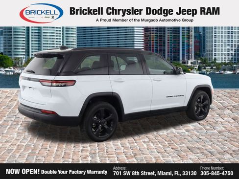 Used 2023 Jeep Grand Cherokee Altitude RWD image 4