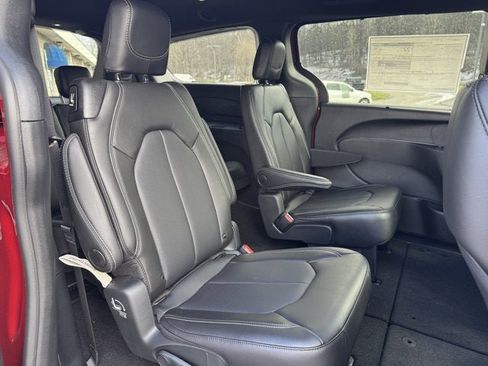 New 2026 Chrysler Pacifica Select image 14