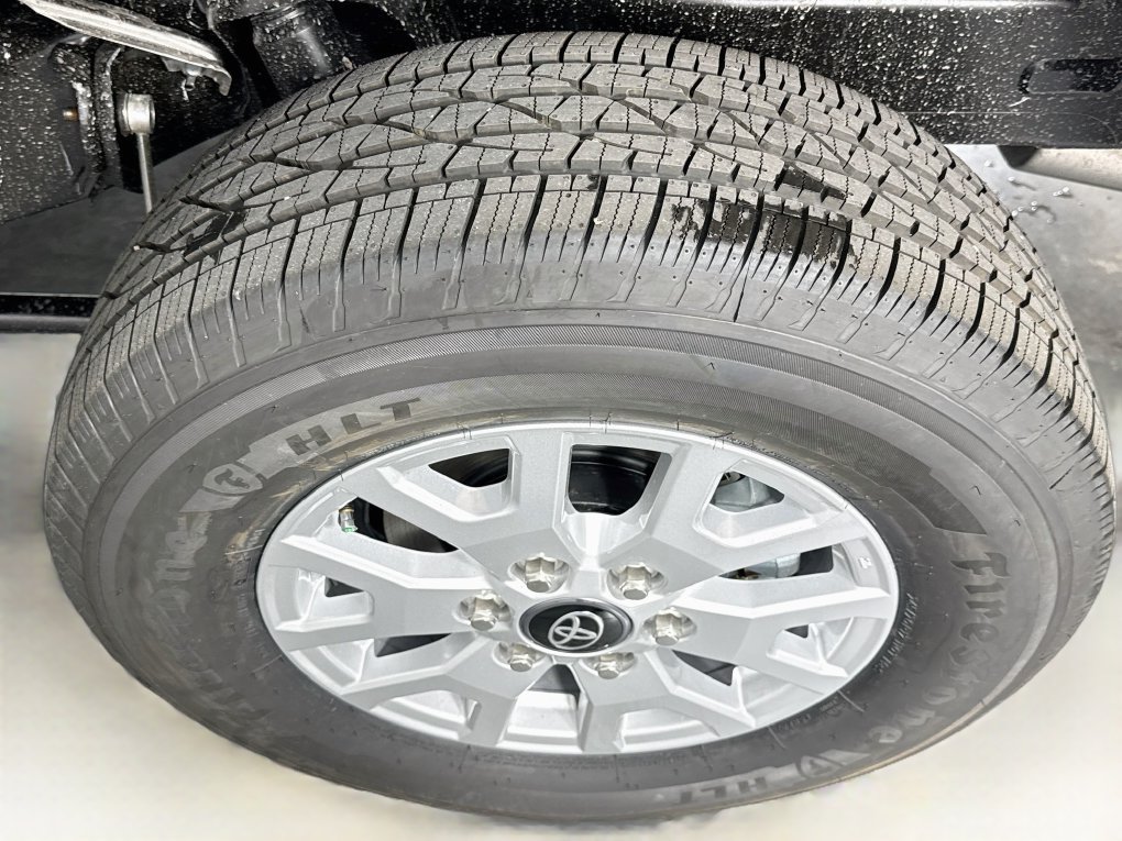 Used 2025 Toyota Tacoma SR5 AWD/4WD image 30